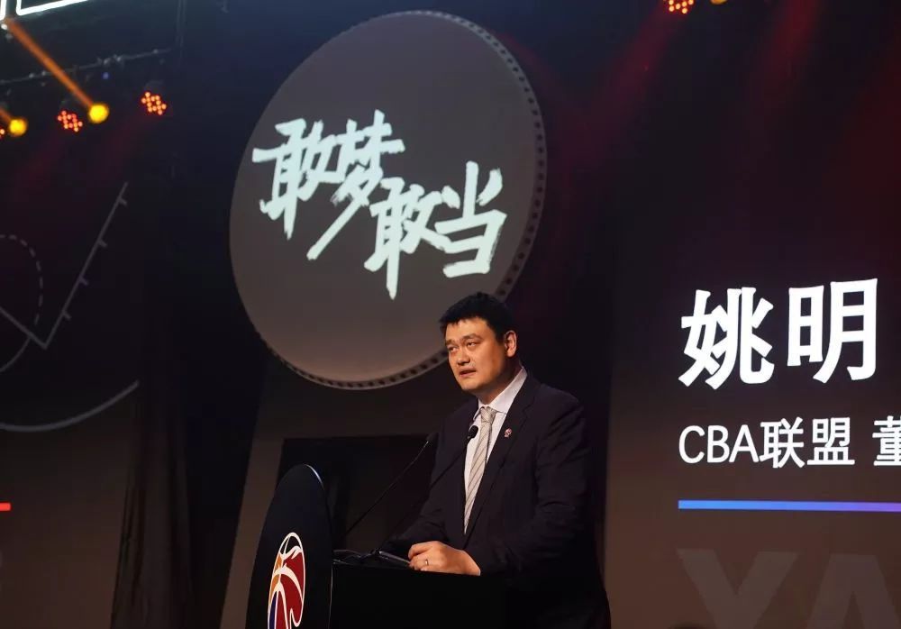 他拍下剪接师在剪《哈默特》以及他和科波拉开会的镜头，在旁白中说:我感到这个故事与影像并不属于我。